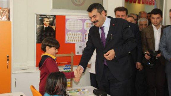 Sayın Müsteşarımız Yusuf TEKİN ve Genel Müdürümüz Kemal ŞAMLIOĞLU, Kahramanmaraşta okul açılışına katıldı.