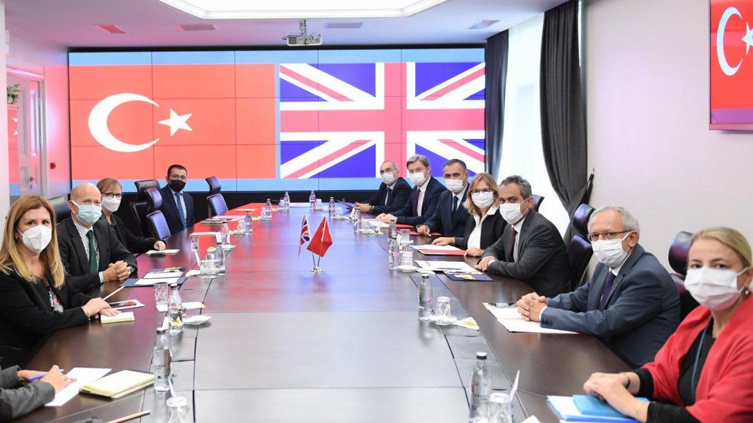 Bakan ÖZER İngiltere Büyükelçisi Dominick CHILCOTT'u Kabul Etti